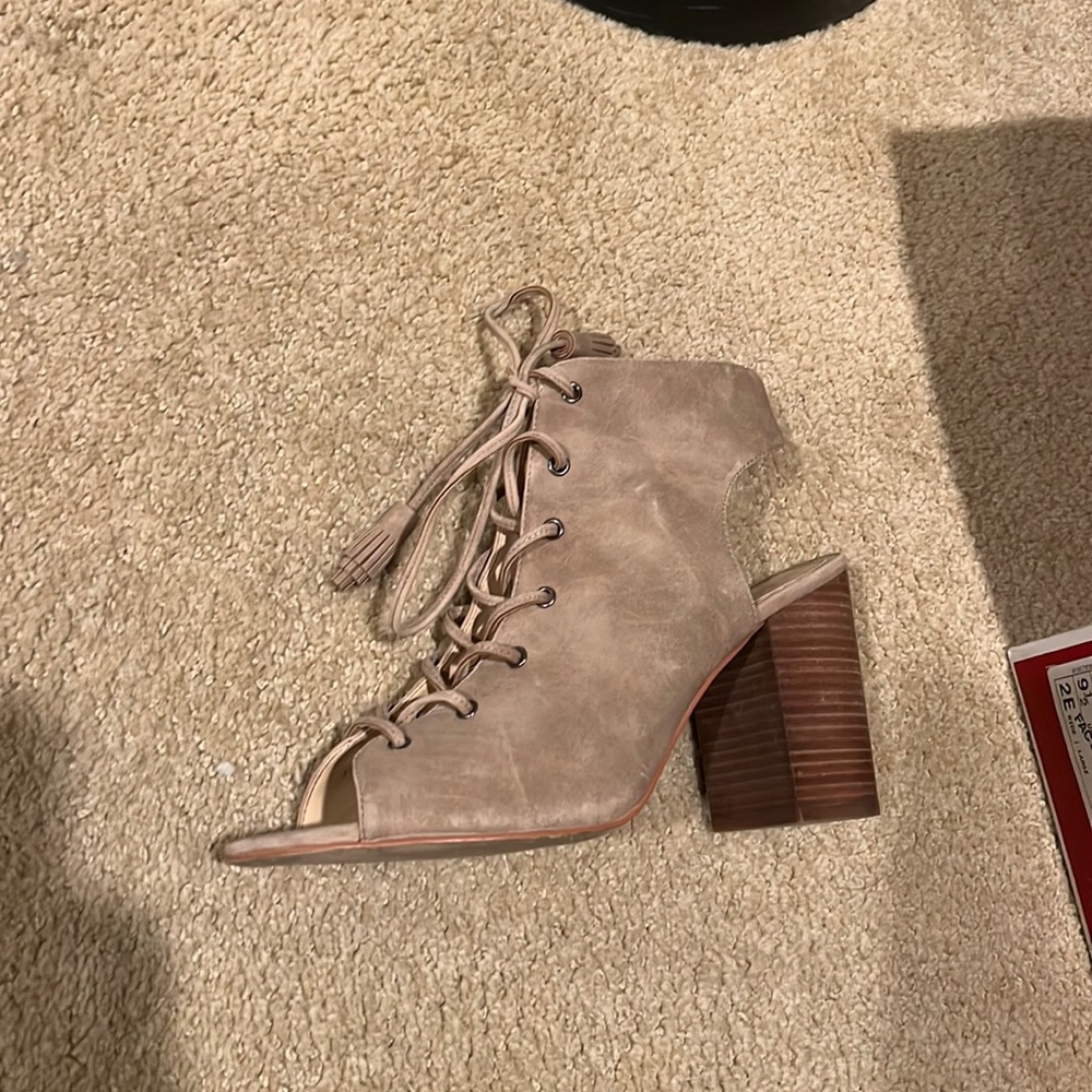 Jessica Simpson heels